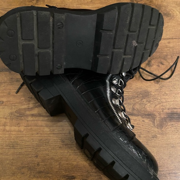 Chunky patent eyelet combat boots - Picture 3 of 3